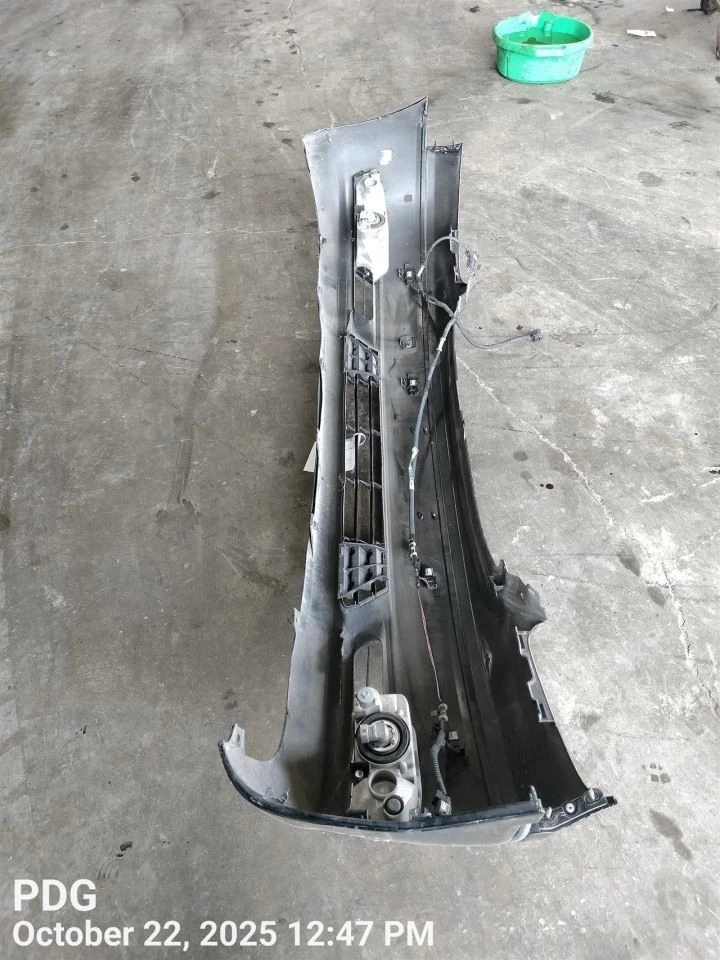 BLK FRONT BUMPER ASSEMBLY 2004-2006 LEXUS LS430 - Image 4 of 4