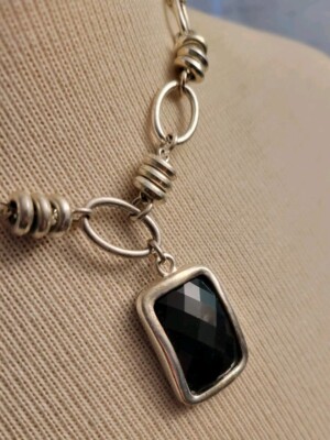 Pendant Necklace Silvertone Open Loop Black Cabachon 17'' Long 