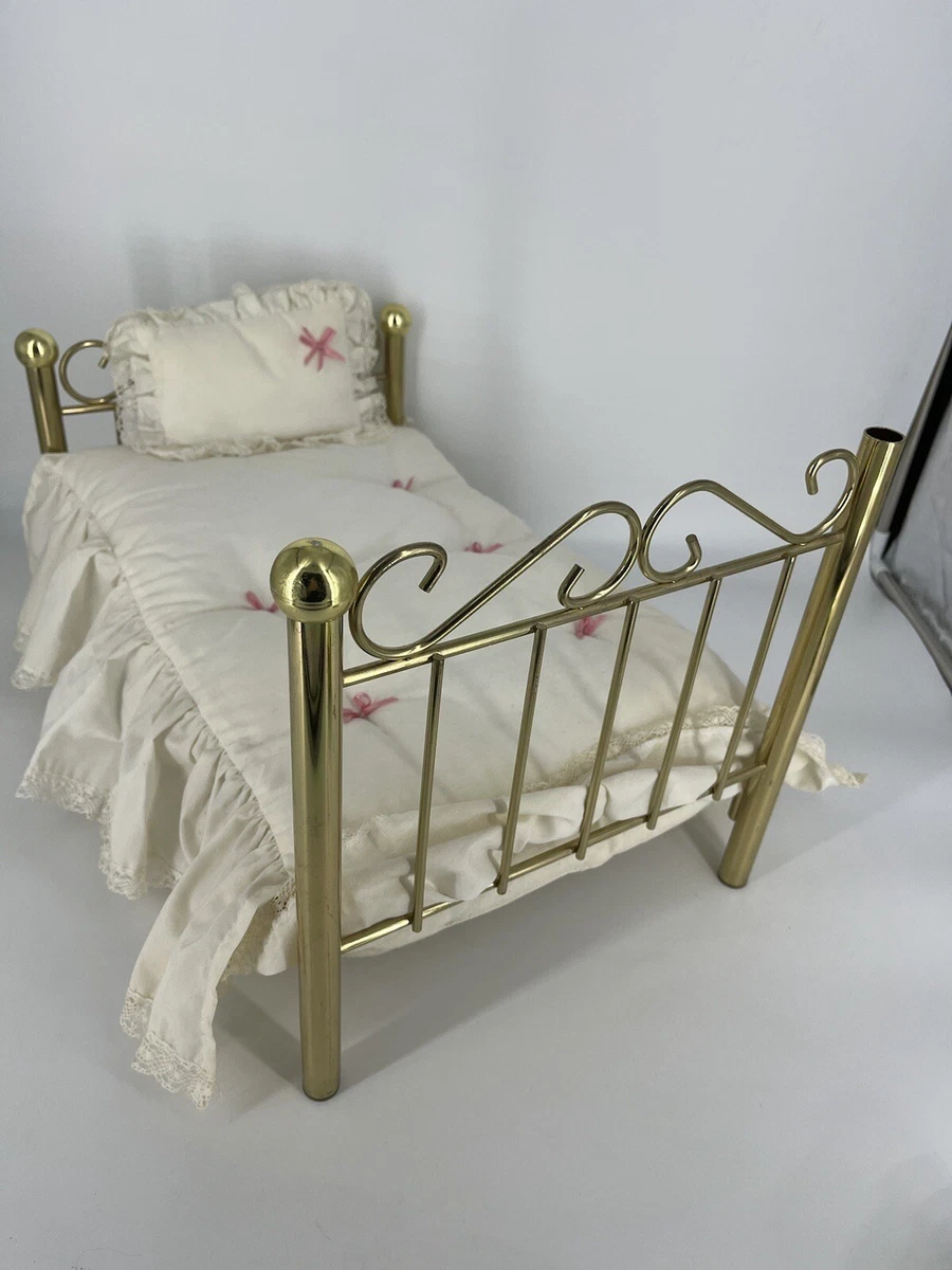 American Girl Pleasant Company Samantha Brass Bed With Pillow And Bedding