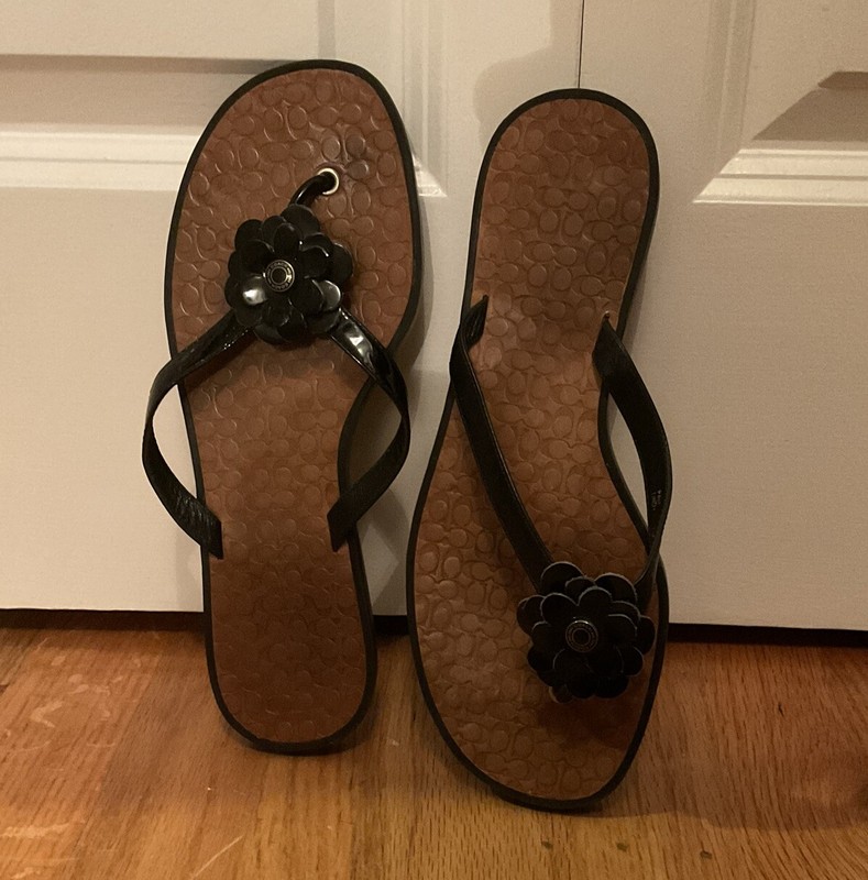 Coach Black Patent Leather Thong Sandal Daisy C print Sz 7 Lindy Flip Flop Women