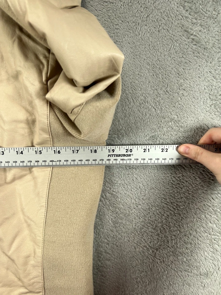 Chaqueta de moto Calvin Klein de cuero sintético beige para mujer pequeña chaqueta de moto caqui Foto 3 de 4