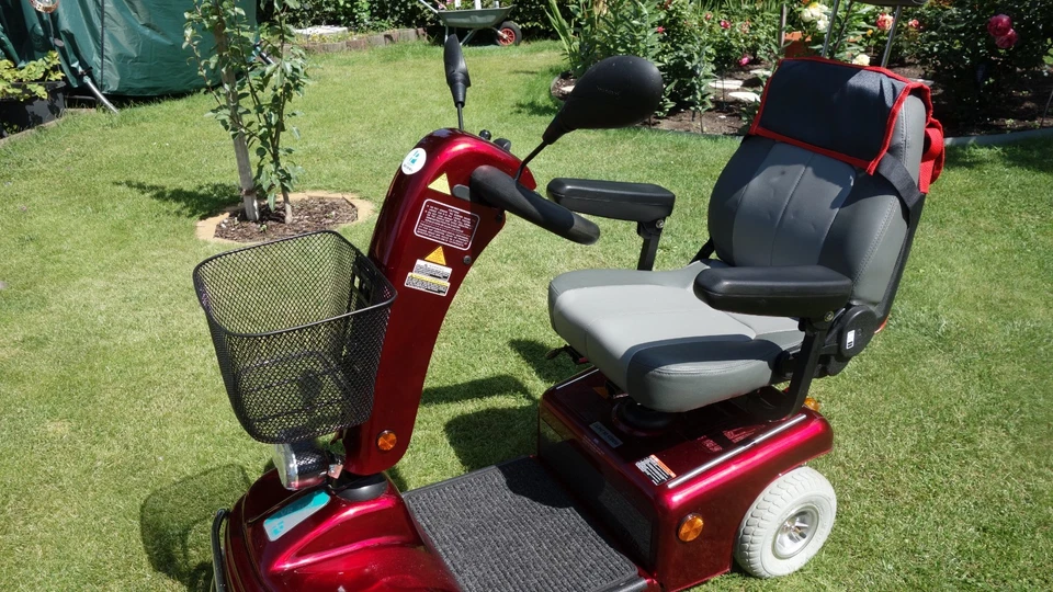 Elektromobil PROFLEX VR300 rot metallic sehr gut erhalten