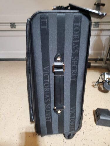 Victorias Secret The VS Getaway Tragekoffer, Farbe: Logo Jacquardstreifen - Bild 5 von 11