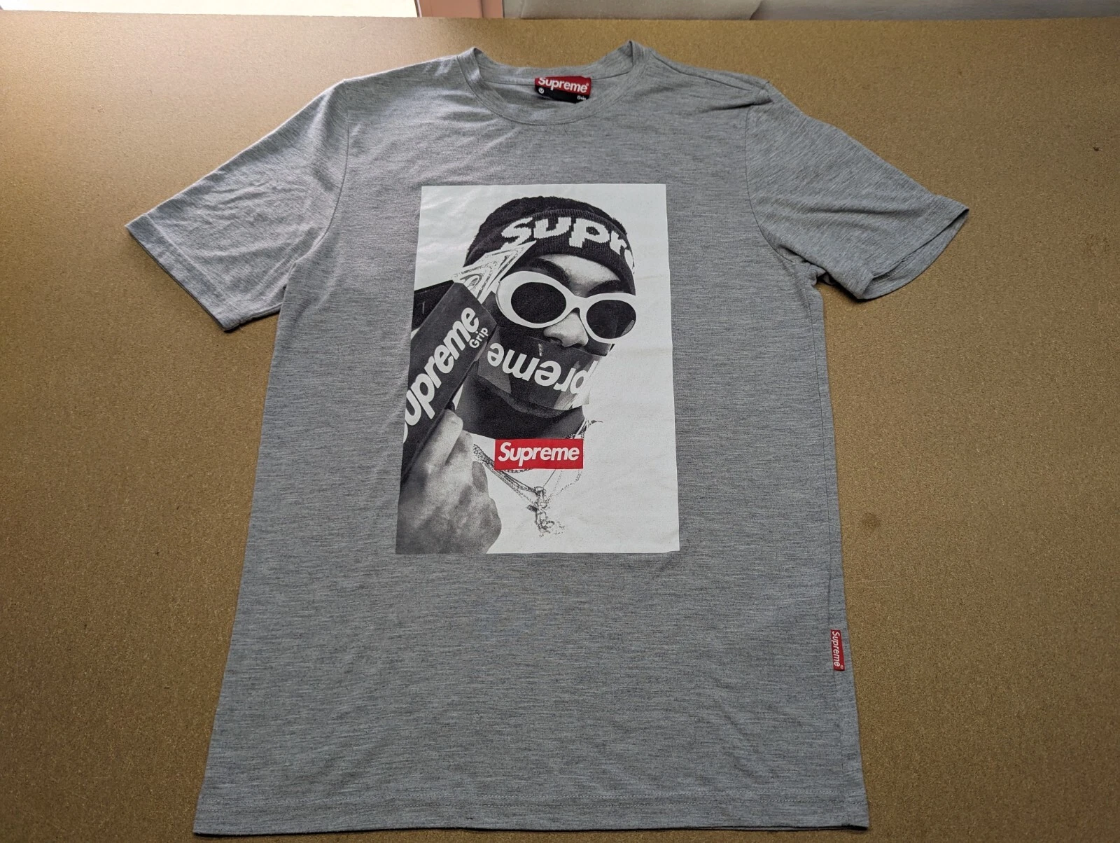 T shirt homme Supreme Grip taille M gris voyou gros imprimé