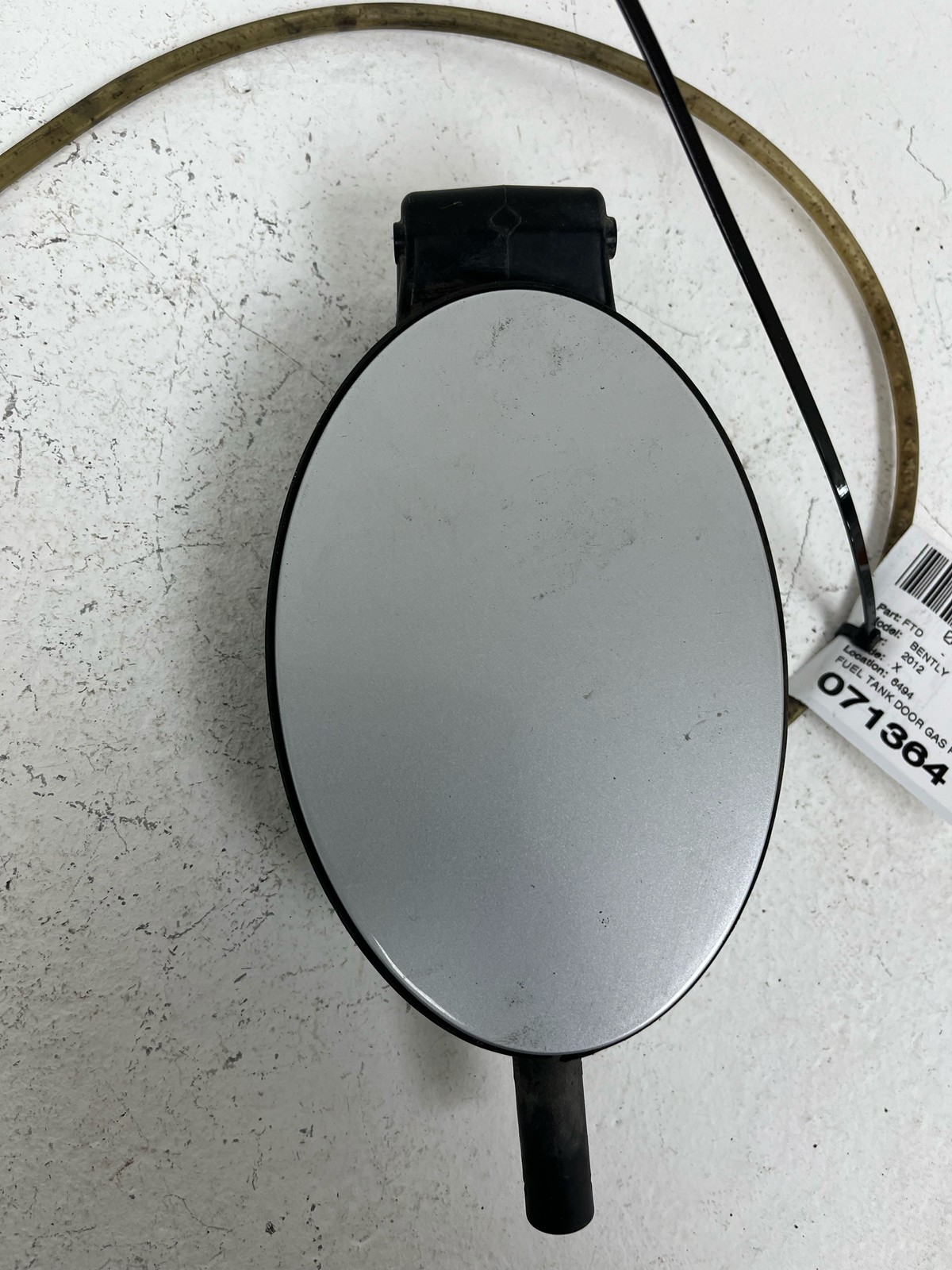2011-2018 BENTLEY CONTINENTAL FUEL TANK DOOR GAS FILLER CAP ASSY W/POCKET (8E8E)