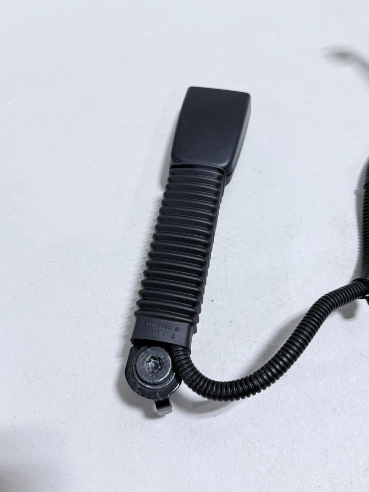 09-14 HYUNDAI GENESIS SEDAN Cinturón de seguridad delantero derecho asiento cubo sedán hebilla #8353 Foto 2 de 4