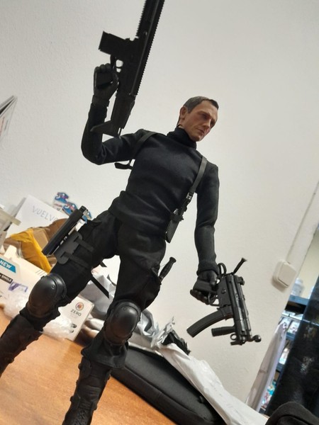 James Bond 1/6 scale. 30 cm. No time to die.