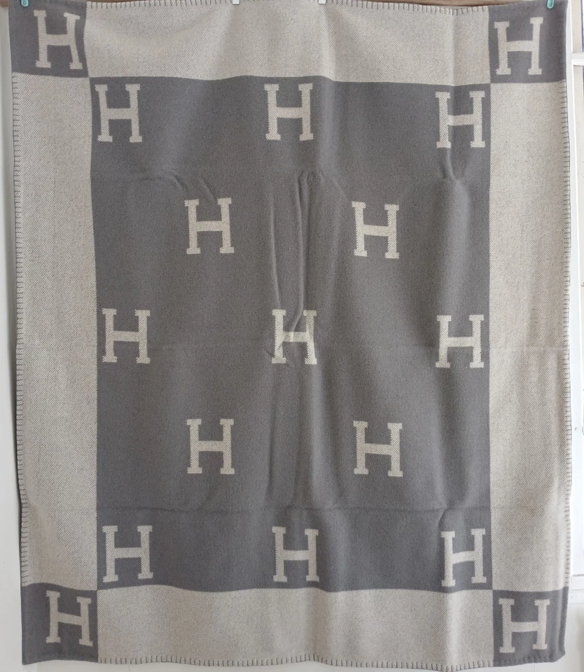 Sofá HERMÈS Lana Cachemira Avalon Tiro Gris Manta a Cuadros Foto 2 de 4