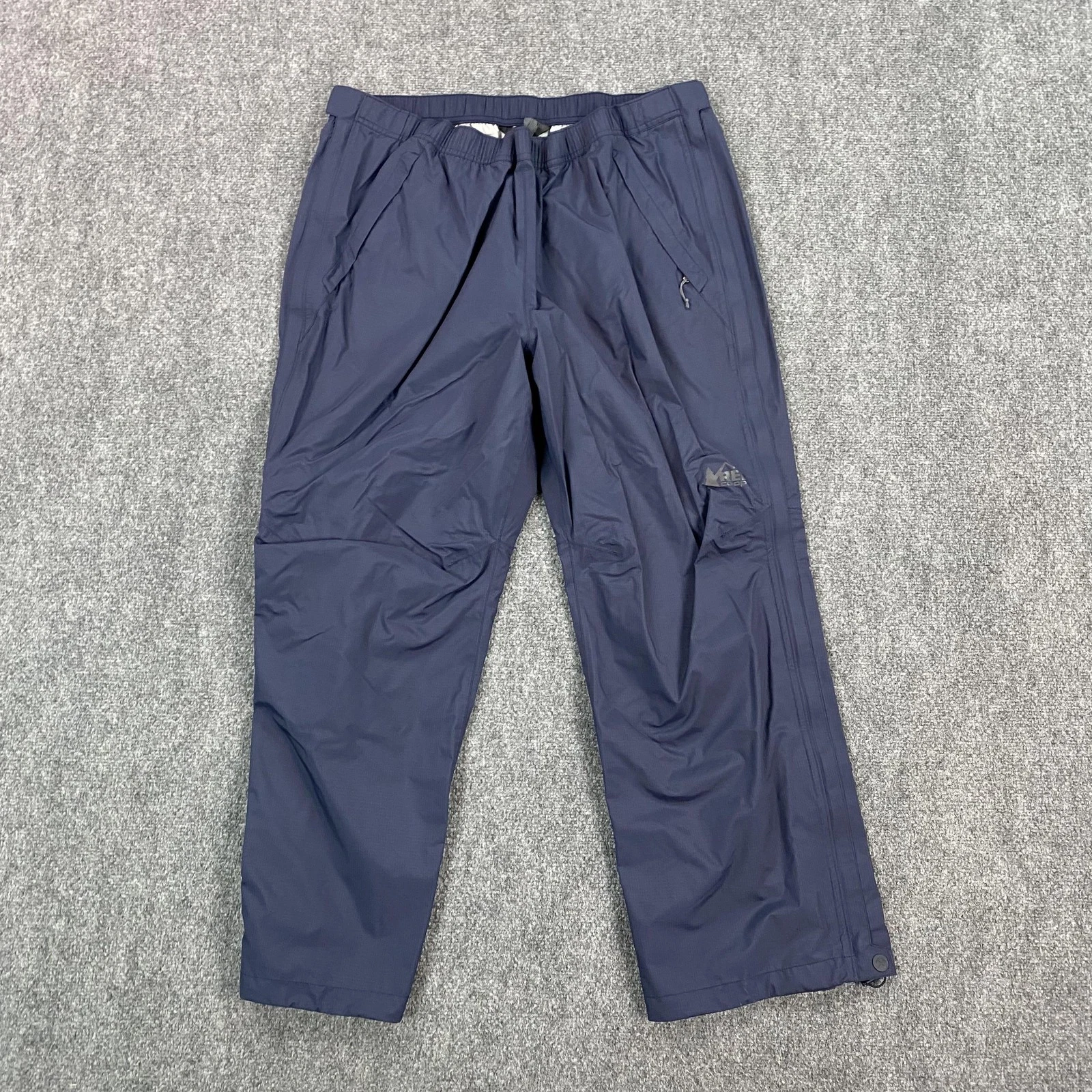 REI Co-op Peak 2.5L Rain Pants Mens XL Short Navy Blue Waterproof Hiking Shell
Opens in a new window