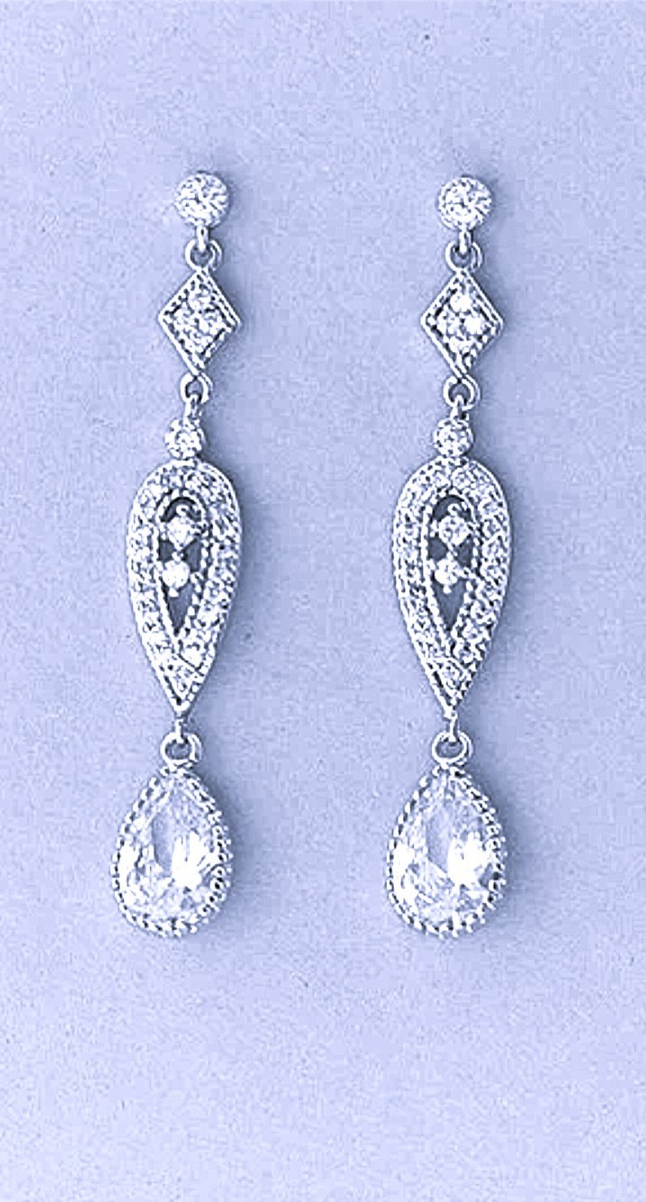 Preciosos pendientes largos de plata chapados en oro blanco. Earring Long