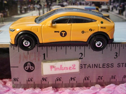 2023 Matchbox '21 FORD MUSTANG MACH-E #22☀ yellow-orange NYC Taxi⚡LOOSE - Picture 3 of 3