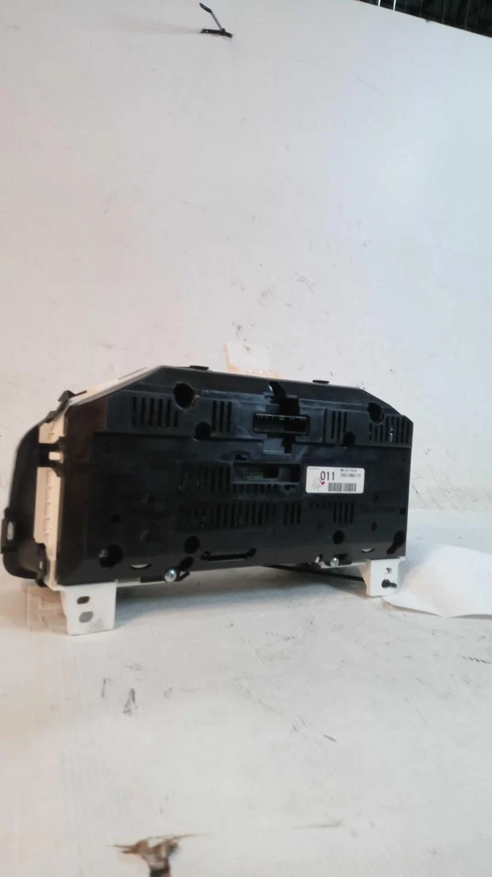 2022 Mitsubishi Outlander Speedometer Gauge OEM White 21K Miles 24810W011P - Image 2 of 4