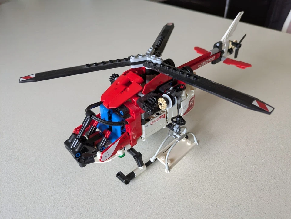 LEGO Technic 42092 Rescue Helicopter, foto 3 di 4