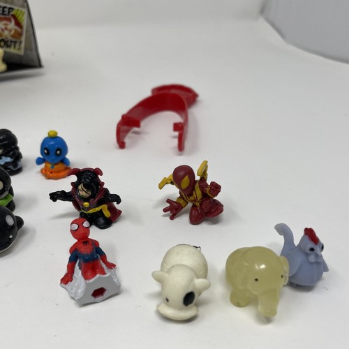 Squinkies Skull Cavern with misc squinkies - Picture 3 of 9