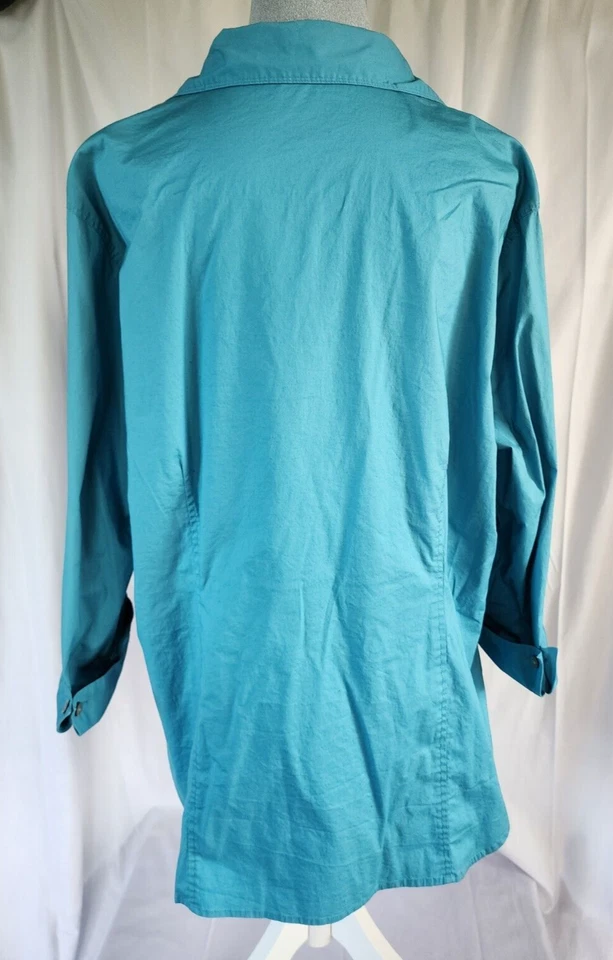 Blusa TravelSmith azul água W 20 com colarinho abotoado manga 3/4 ajustada muito boa - Imagem 3 de 4