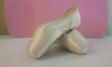 New Grishko Ulanova I Pointe Shoes 3 1/2 XXX M in bag