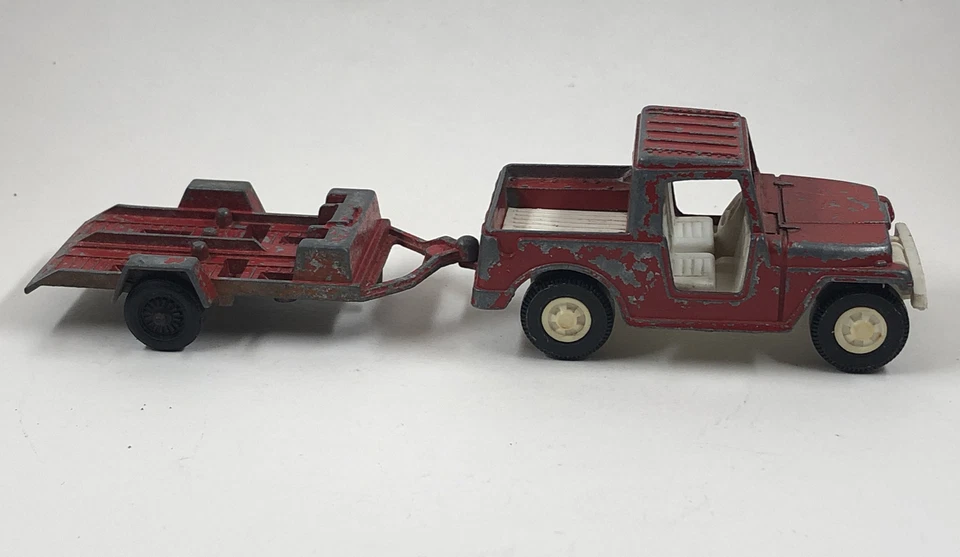 Remolque rojo Jeep y motocicletas Tootsie Toys vintage años 70 coleccionables Foto 3 de 4