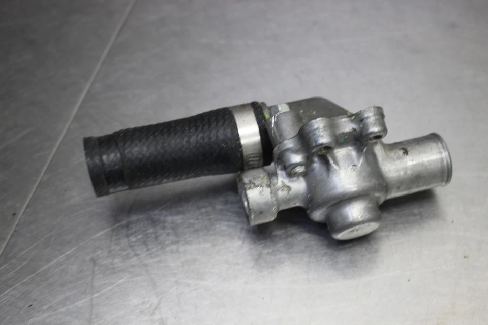 13-17 Kawasaki Ninja 300 Thermostat Housing Foto 2 de 4