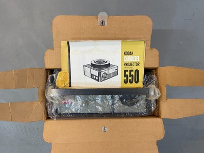    Kodak Carousel Slide Projector Model 550 w/ 5-80 slide carousels-Tested