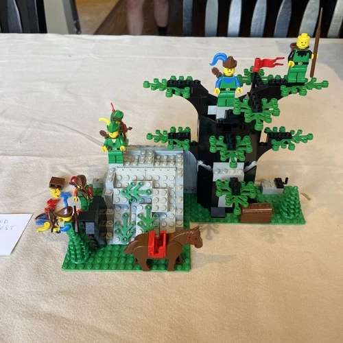 LEGO Castle: Camouflaged Outpost 6066 98% Complete