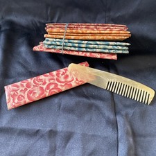 Peigne à cheveux anciens en corne bovine Neuf Dans Étui Vintage
