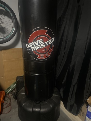 Excellent Condition Century Wave Master XXL Kicking Punching Bag