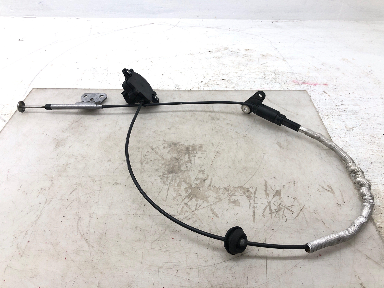 2016-2020 BENTLEY BENTAYGA TRANSMISSION EMERGENCY RELEASE CABLE 4M1713035C