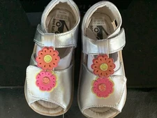 NIB see kai run Callie Anne sandals silver w/ hot pink & orange flowers US 9