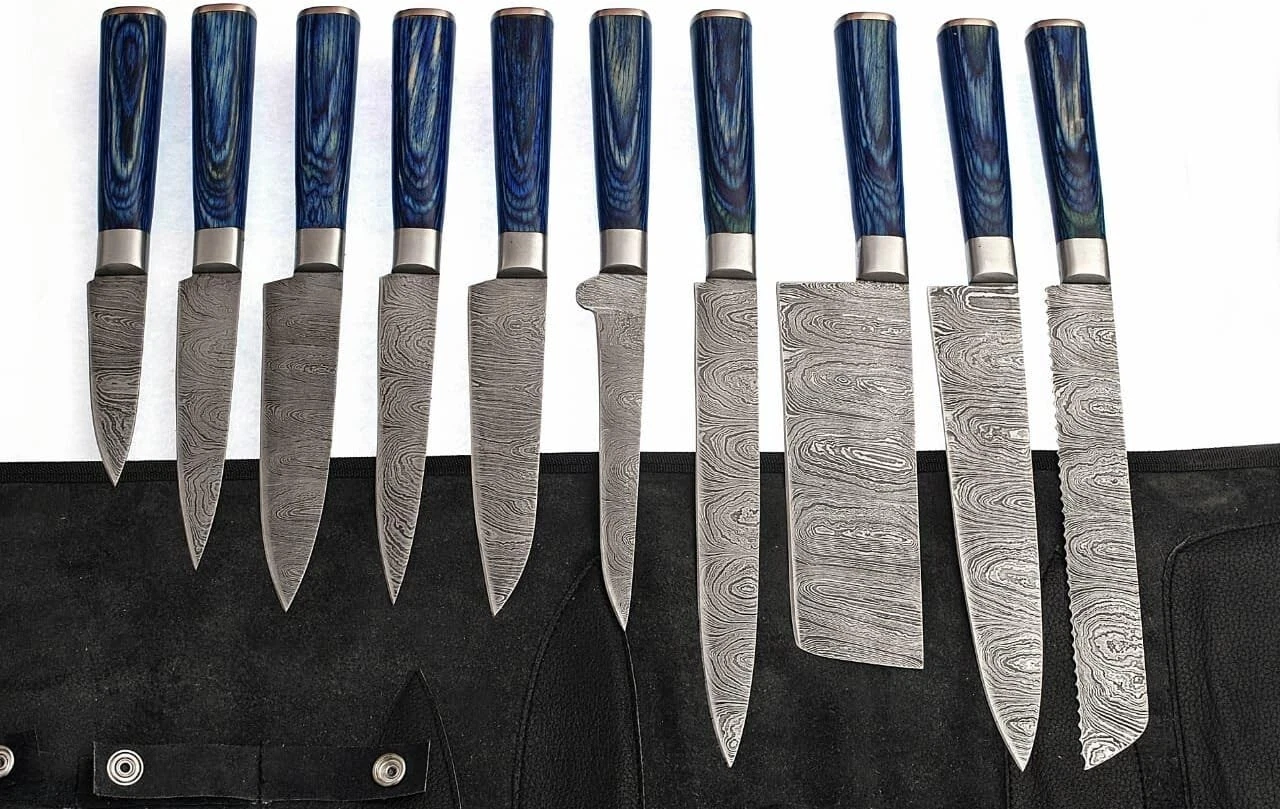 Custom made Damascus steel kitchen Knife set/chef's knife with leather Roll bag.
Opens in a new wind