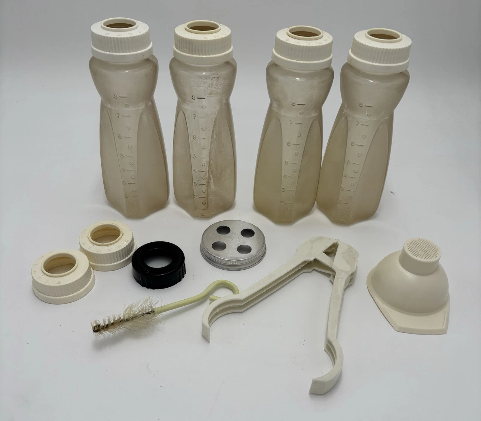 Vtg ‘60sBaby Bottles Plastic set of 4 w/bonus brush strainer lifter 3 xtra rings