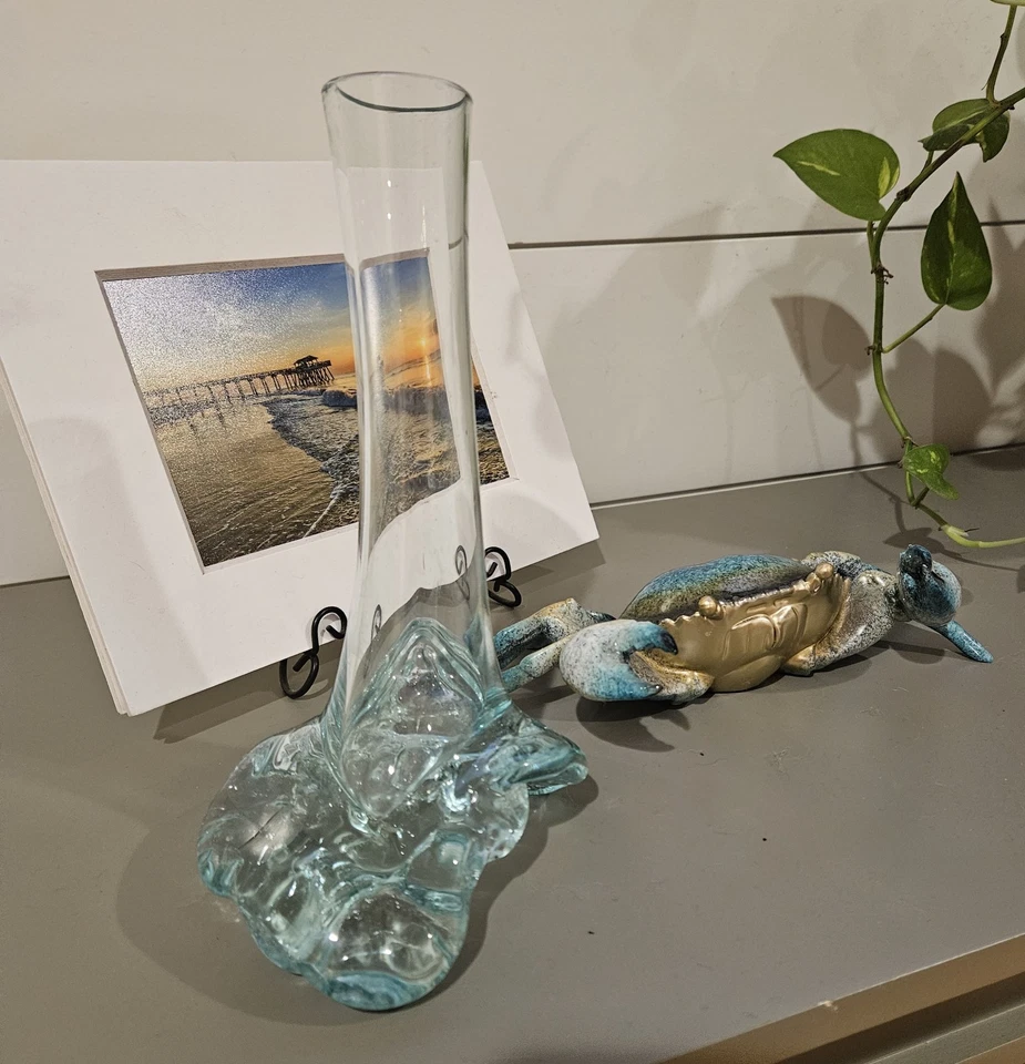 Jarrón pequeño escultórico de vidrio fundido verde azulado Foto 2 de 4