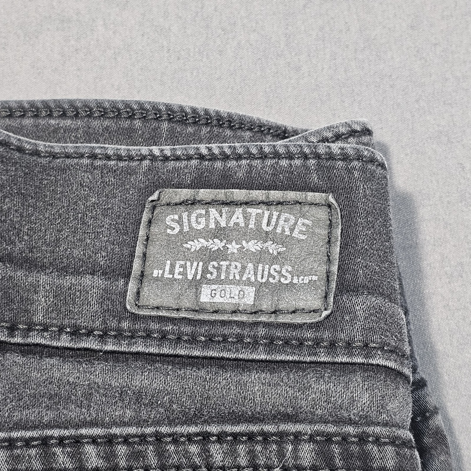 Signature Levi Strauss Totally Shaping Pull-On Skinny Black Womens Denim 12S  thumbnail 4