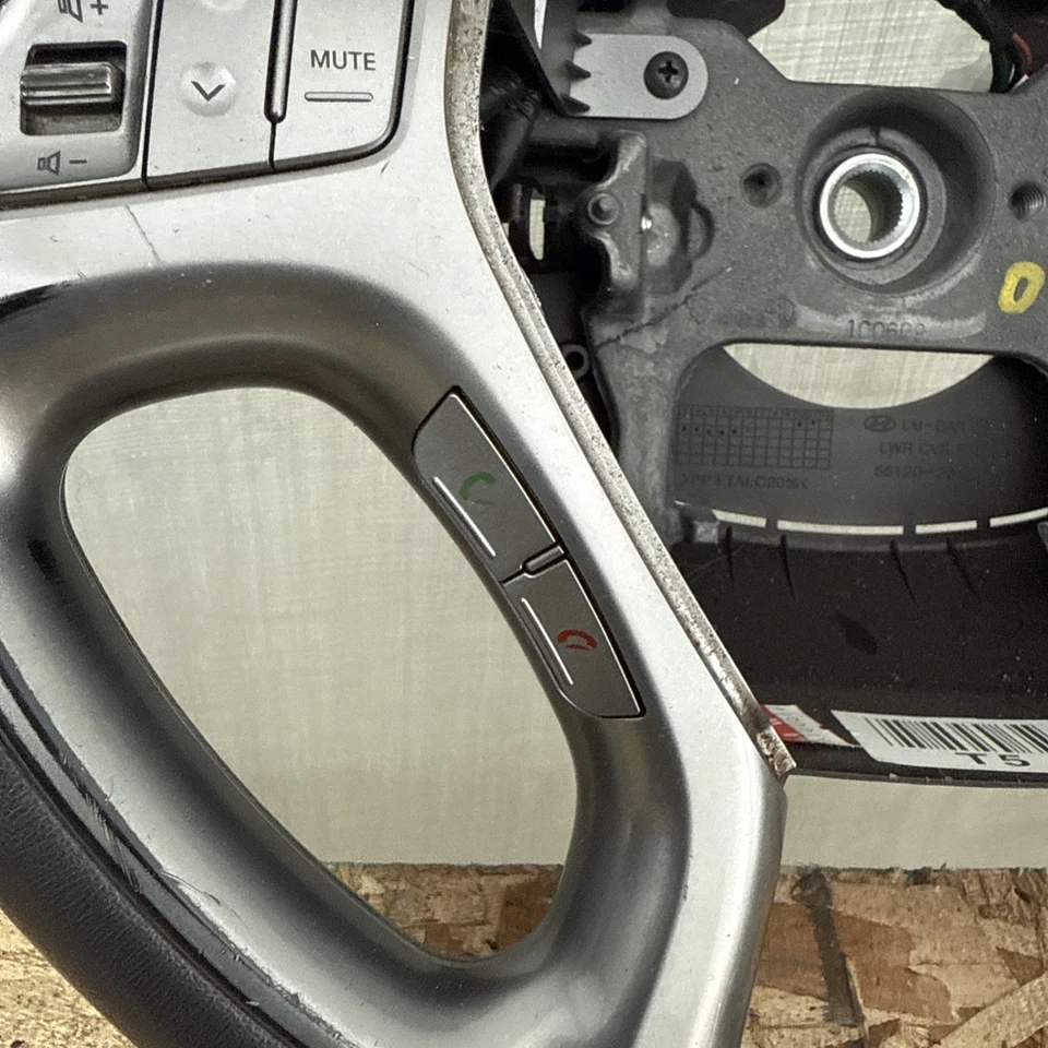 2010-2015 Hyundai Tucson OEM steering wheel w/ control switches 11 12 13 14 15 - Image 4 of 4