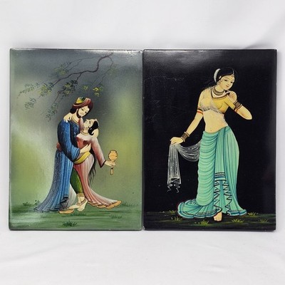 Zwei indische Vintage lackierte Gemälde auf Karton Radha & Krishna Nirmal Mughal 