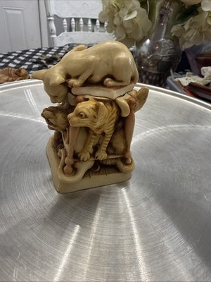 Harmony Kingdom style / stacked cats figurine   resin cats on stool   Chipped