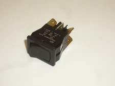 GC ELECTRONICS 35-606 DPST ON-ON MINI SNAP-IN ROCKER SWITCH 8A-125VAC 4A-250VAC