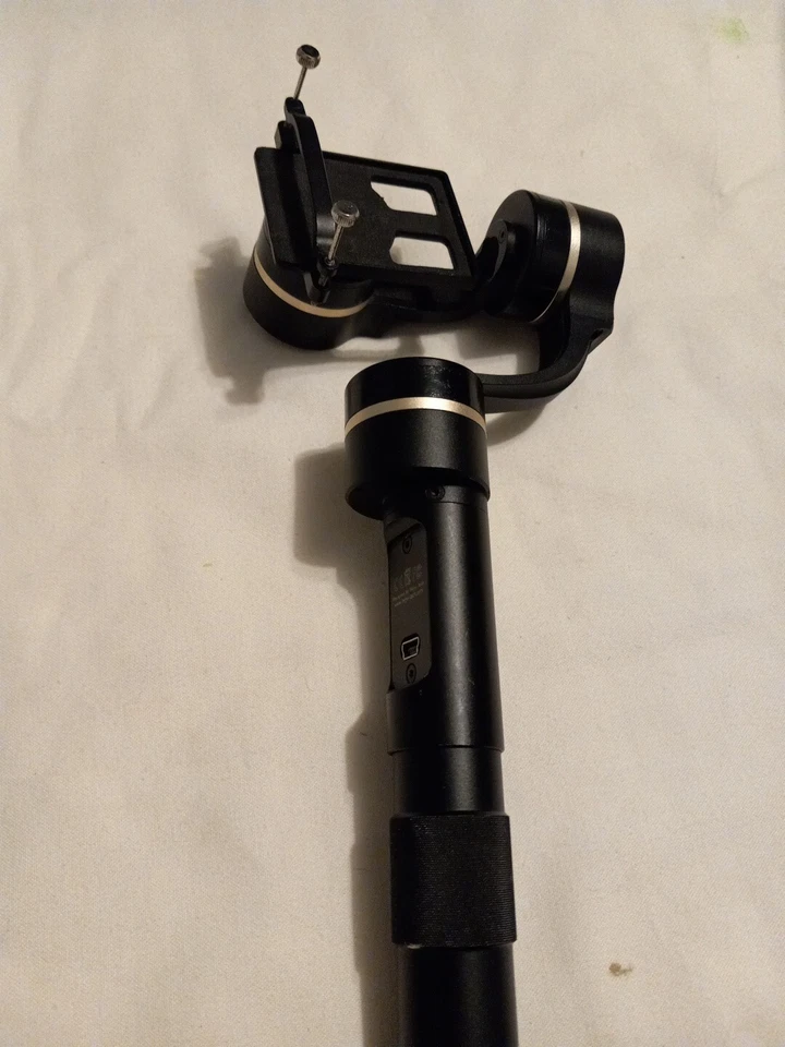 FeiyuTech G6 Plus 3-Axis Stabilized Handheld Gimbal. READ DESCRIPTION - Image 3 of 4