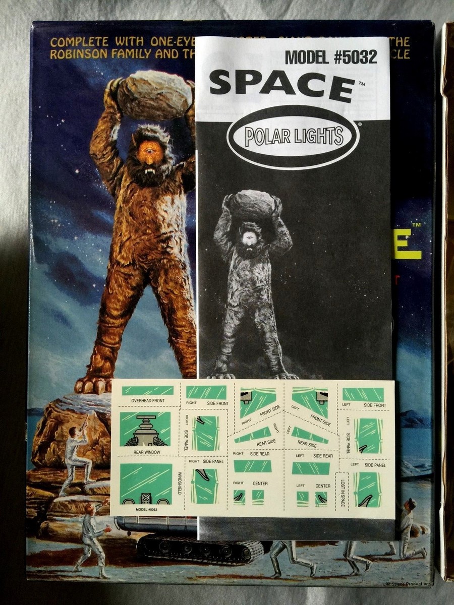 LOST IN SPACE　プラモデル　ポーラライツ Amazon.com: Polar Lights 