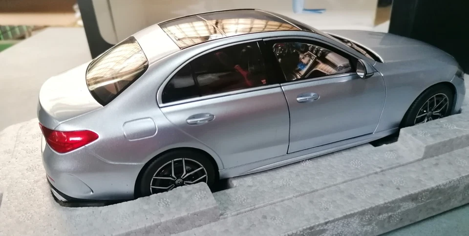 B66960637 Modellino auto MERCEDES-BENZ Classe C 1:18 -ORIGINALE-MERCEDES - Immagine 4 di 4