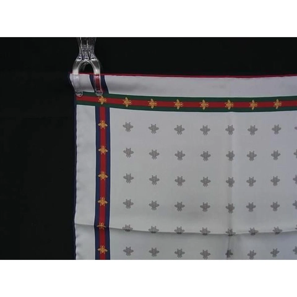 Gucci Seda 100 Abeja Bufanda Bolsillo Cuadrado Pañuelo Blanco Sin Usar Foto 3 de 4