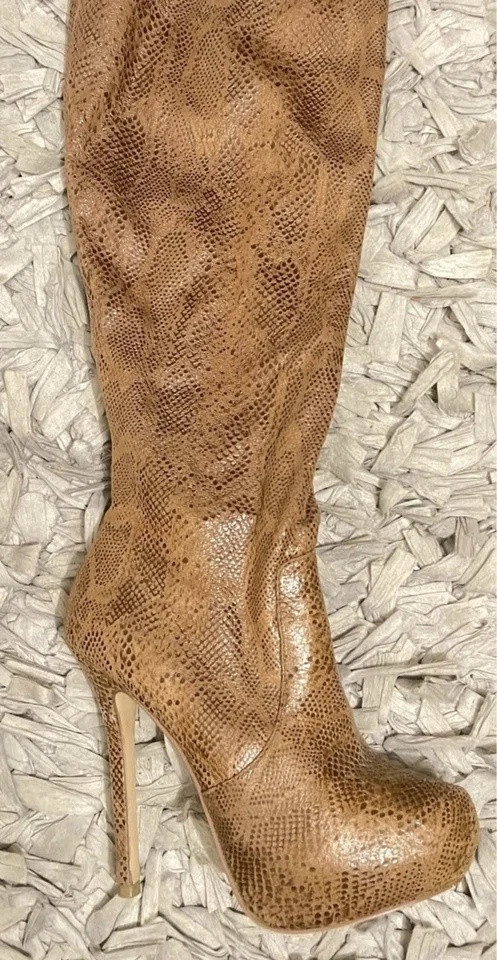 Bakers 女式蛇纹印花及膝麂皮绒靴子 - 尺码 7- 二手  — 第 2/4 张图片