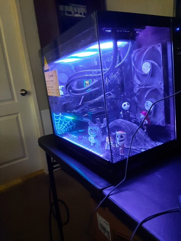 Custom PC 32 GB Ram, Gaming computer, Nightmare before Christmas 9060XT 16 GB.