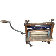 Rustic Clothes Wringer Antique Universal HORSE SHOE Brand 591 Wood Iron