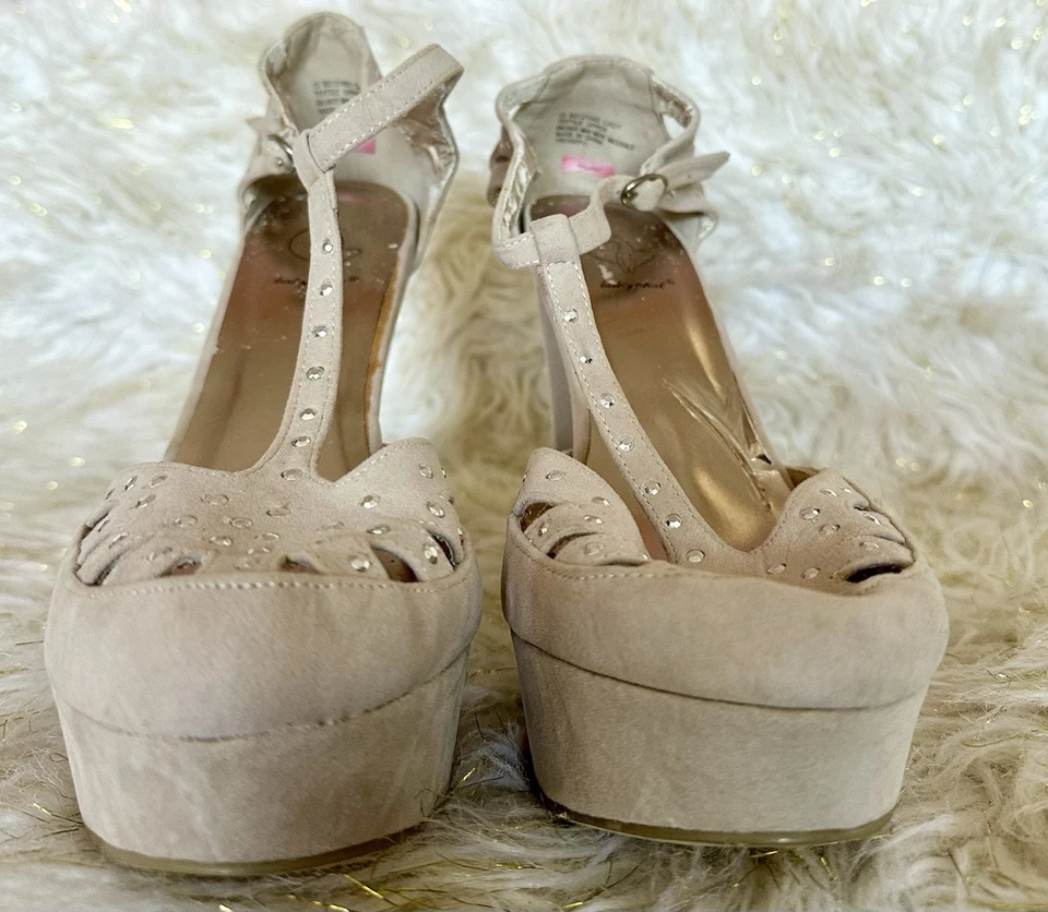 Tacones de plataforma de gamuza vintage Baby Phat talla 10 beige correa para el tobillo con tachuelas TStrap Foto 2 de 4