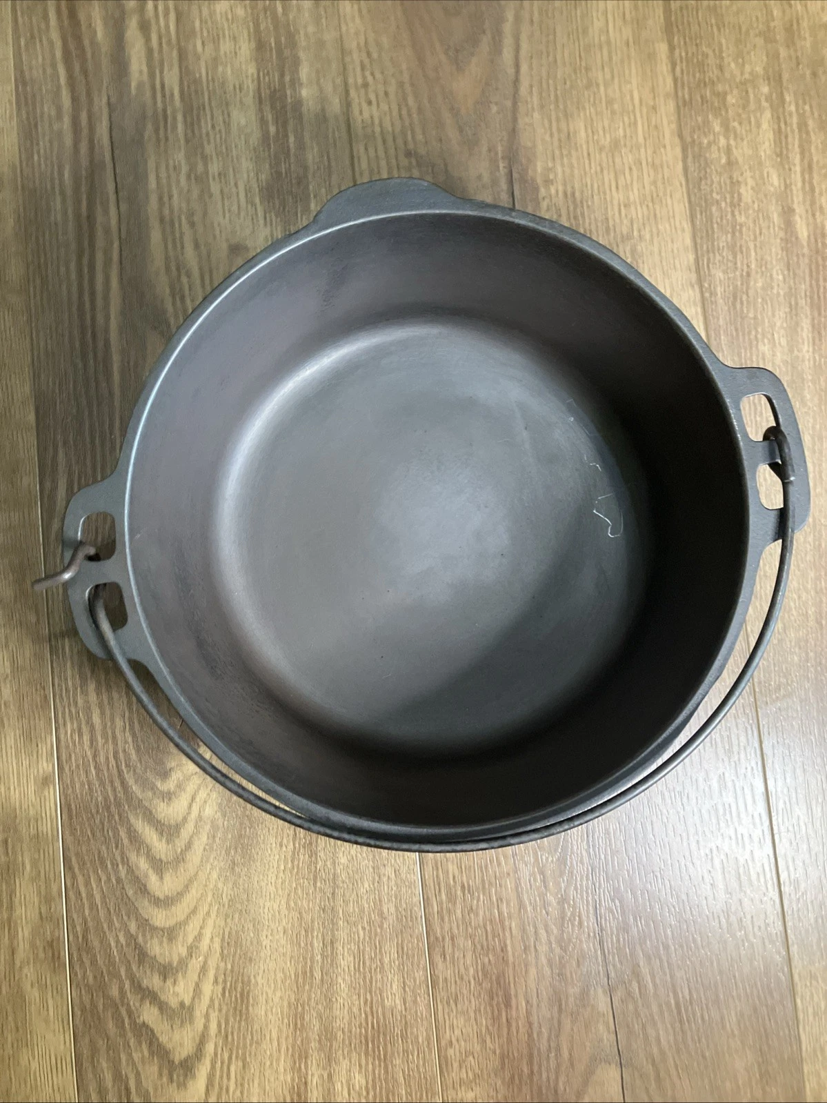 Vtg Unmarked Wagner 5 Qt Dutch Oven Base Only, No Lid, Restored