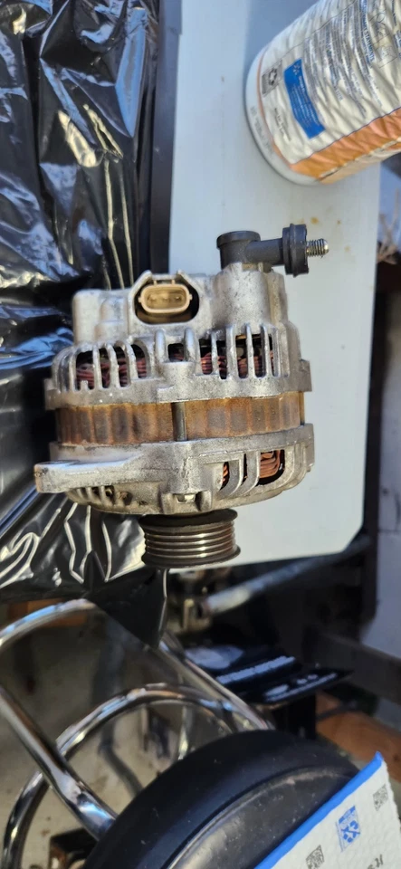 Alternador Subaru Wrx/Sti 2005-2008 OE 12v funcional. Foto 2 de 4