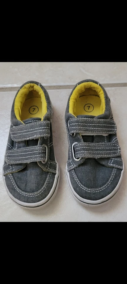 Juego de 5 pares de zapatos de niño. Talla 5,7,7,9,23 Foto 2 de 4