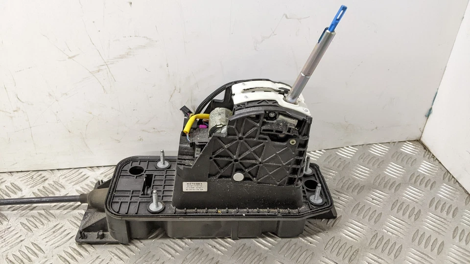 VOLKSWAGEN PASSAT TDI SE E4 4 DOHC Estate 5 puertas 2006 palanca de cambios 3C2713025 Foto 2 de 4