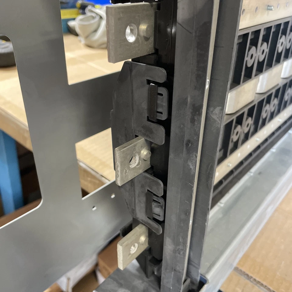 Siemens P1C30QJ150ATF 250A 3 fases 4 hilos 208/120V centro de carga/placa de panel Foto 4 de 4