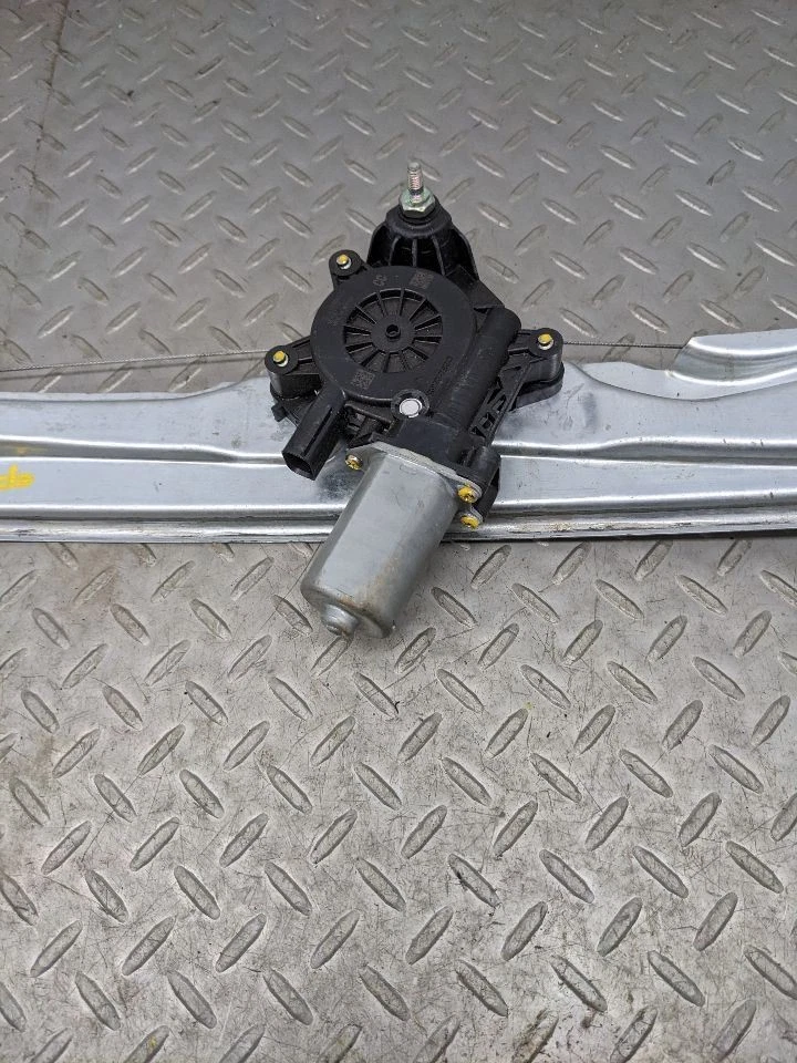 Motor traseiro para janela de energia de passageiros compatível com 19-25 Sierra 1500 Pickup 1176637 - Imagem 3 de 4